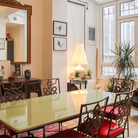 Lovely Spacious Nest Near Pigalle Appartamento Parigi